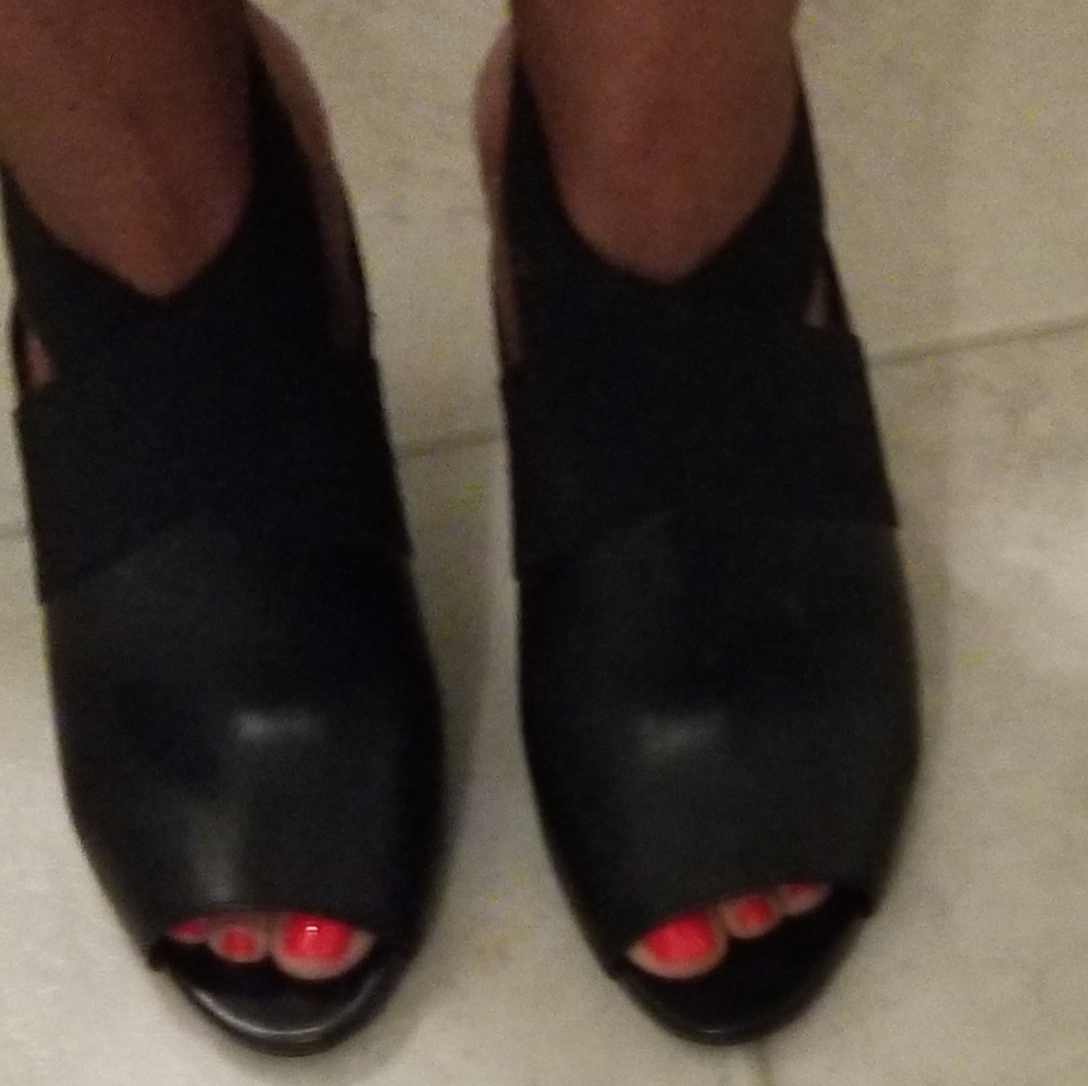 Micheal Kors peep toes shooties